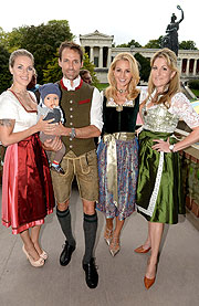 Jennifer Kn&auml;ble bei der Alpenherz Wiesn im Festzelt Kaer Wiesn-Sch&auml;nke am 19.09.2017 (&copy;Foto: Schneider-Press/W. Breiteneicher)
